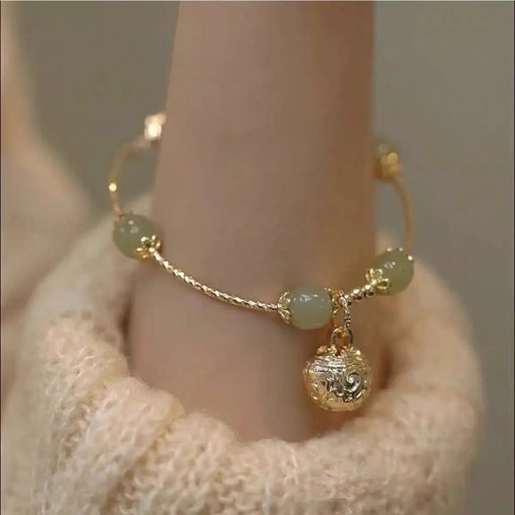 Exquisite Adjustable 18k Gold Plated Bell Bangle Bracelet - Picture 6 of 9